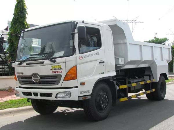 Dịch vụ thay Kính chắn gió xe tải Hino 6 tấn tận nơi